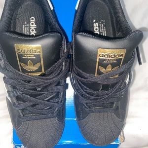 Pre loved Adidas superstar sneaker